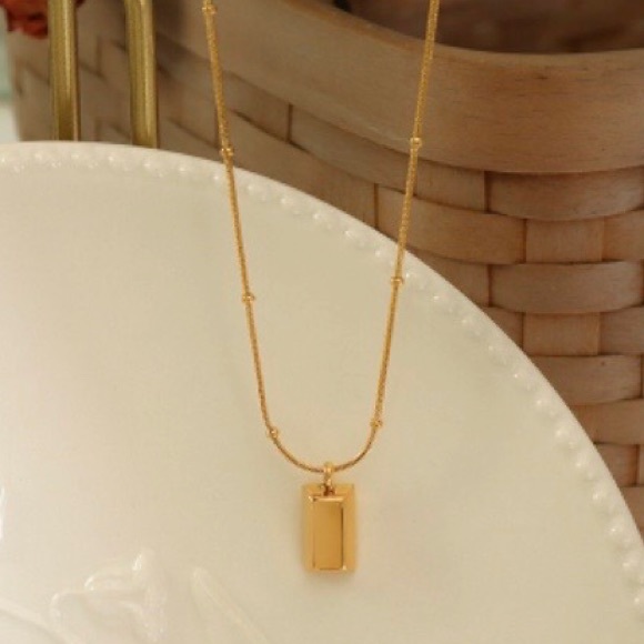 NEW! Necklace & Earring Set - Picture 4 of 6